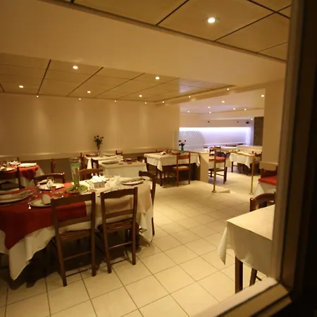 Hotell Logis L'ange Couronne 2*