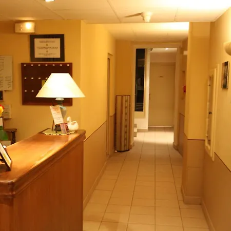 Logis L'ange Couronne Hotel