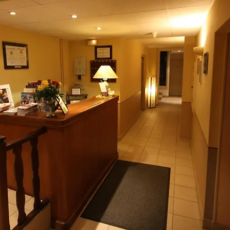 Hotel Logis L'ange Couronne Belleville-sur-Saone