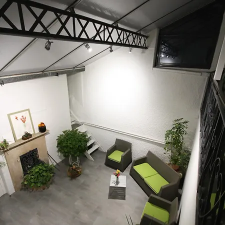 Logis L'ange Couronne Hotell Belleville-sur-Saône