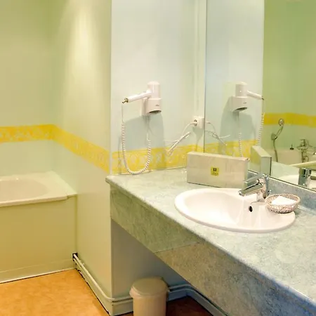 Hotel Logis L'ange Couronne 2*