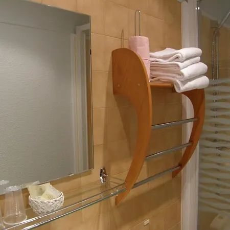 Logis L'ange Couronne Hotell 2*