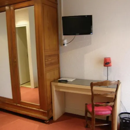 Hotel Logis L'ange Couronne 2*