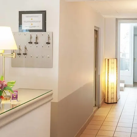 Hotel Logis L'ange Couronne 2*