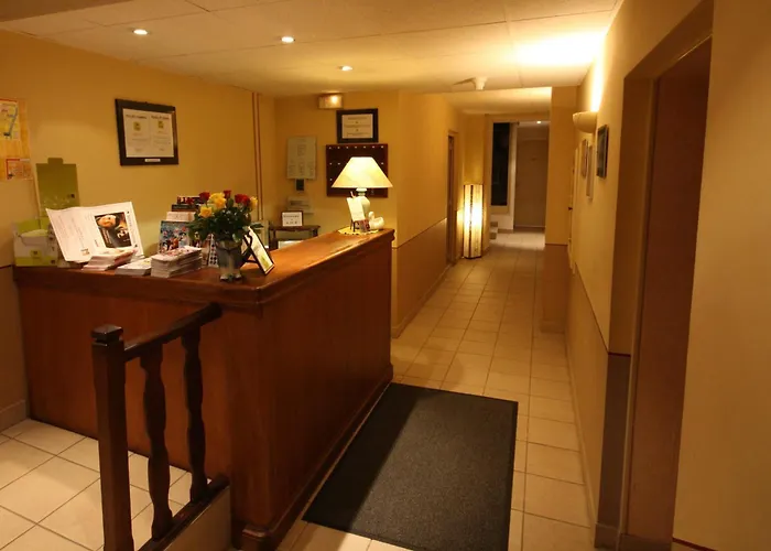 Otel Logis L'ange Couronne Belleville-sur-Saône
